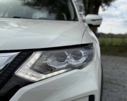 Белый Ниссан Rogue, объемом двигателя 2.5 л и пробегом 180 тыс. км за 13500 $, фото 4 на Automoto.ua