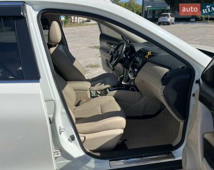 Белый Ниссан Rogue, объемом двигателя 2.49 л и пробегом 186 тыс. км за 16000 $, фото 6 на Automoto.ua