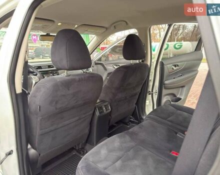 Белый Ниссан Rogue, объемом двигателя 2.5 л и пробегом 130 тыс. км за 11999 $, фото 20 на Automoto.ua