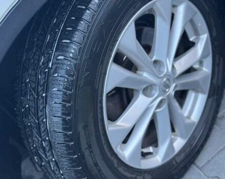 Белый Ниссан Rogue, объемом двигателя 2.5 л и пробегом 220 тыс. км за 12800 $, фото 1 на Automoto.ua