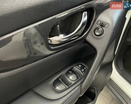 Белый Ниссан Rogue, объемом двигателя 2.49 л и пробегом 264 тыс. км за 13190 $, фото 18 на Automoto.ua