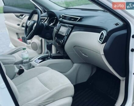 Белый Ниссан Rogue, объемом двигателя 2.5 л и пробегом 220 тыс. км за 12800 $, фото 12 на Automoto.ua