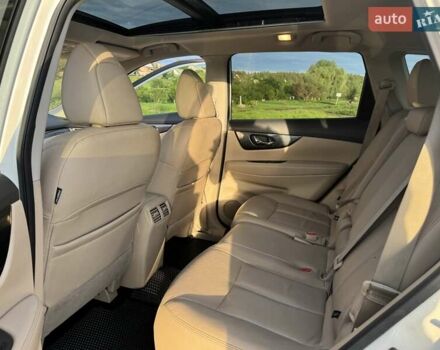 Белый Ниссан Rogue, объемом двигателя 0 л и пробегом 115 тыс. км за 14500 $, фото 5 на Automoto.ua