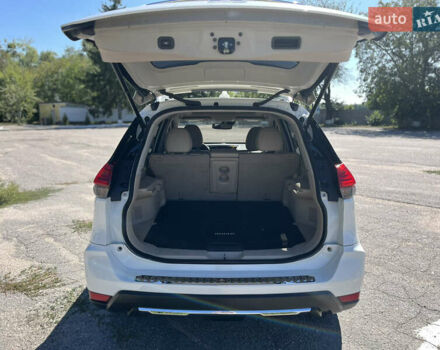 Белый Ниссан Rogue, объемом двигателя 2.49 л и пробегом 186 тыс. км за 16000 $, фото 4 на Automoto.ua