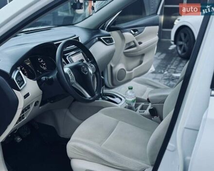 Белый Ниссан Rogue, объемом двигателя 2.5 л и пробегом 220 тыс. км за 12800 $, фото 4 на Automoto.ua