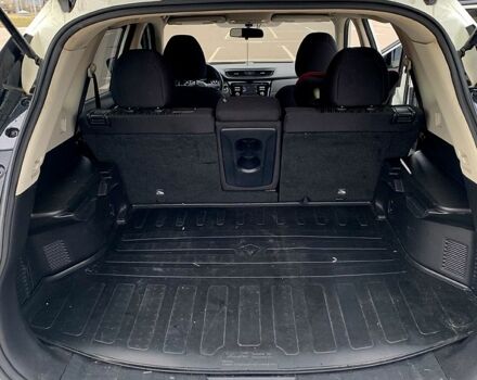 Белый Ниссан Rogue, объемом двигателя 2.5 л и пробегом 96 тыс. км за 15800 $, фото 3 на Automoto.ua