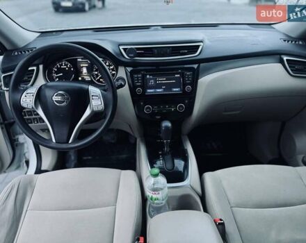 Белый Ниссан Rogue, объемом двигателя 2.5 л и пробегом 220 тыс. км за 12800 $, фото 5 на Automoto.ua