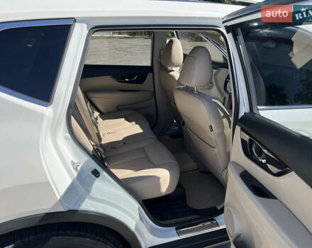 Белый Ниссан Rogue, объемом двигателя 2.49 л и пробегом 186 тыс. км за 16000 $, фото 7 на Automoto.ua