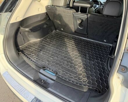 Белый Ниссан Rogue, объемом двигателя 2.5 л и пробегом 112 тыс. км за 15000 $, фото 10 на Automoto.ua