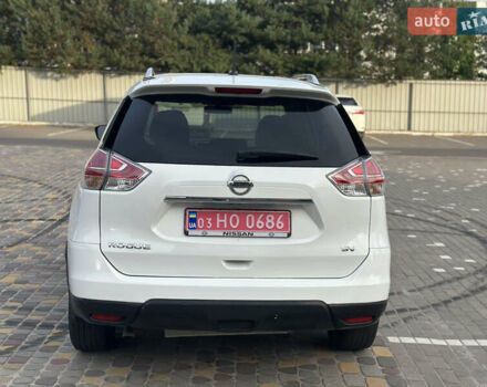 Белый Ниссан Rogue, объемом двигателя 2.5 л и пробегом 165 тыс. км за 10900 $, фото 4 на Automoto.ua