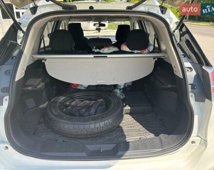 Белый Ниссан Rogue, объемом двигателя 2.49 л и пробегом 182 тыс. км за 13500 $, фото 9 на Automoto.ua