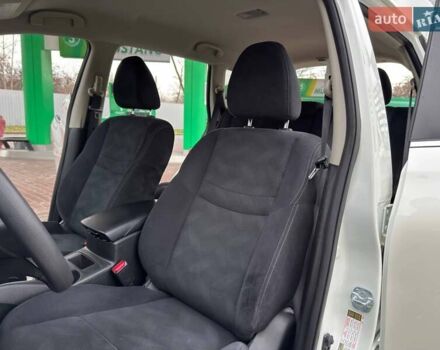 Белый Ниссан Rogue, объемом двигателя 2.5 л и пробегом 130 тыс. км за 11999 $, фото 12 на Automoto.ua