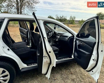 Белый Ниссан Rogue, объемом двигателя 2.49 л и пробегом 186 тыс. км за 13999 $, фото 27 на Automoto.ua