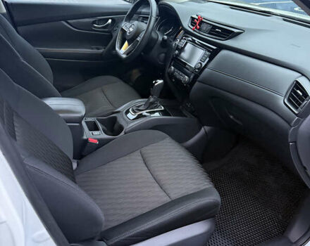 Белый Ниссан Rogue, объемом двигателя 2.49 л и пробегом 155 тыс. км за 15000 $, фото 13 на Automoto.ua