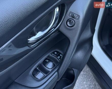 Белый Ниссан Rogue, объемом двигателя 2.5 л и пробегом 81 тыс. км за 17500 $, фото 13 на Automoto.ua