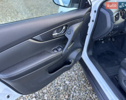 Белый Ниссан Rogue, объемом двигателя 2.5 л и пробегом 151 тыс. км за 14300 $, фото 26 на Automoto.ua