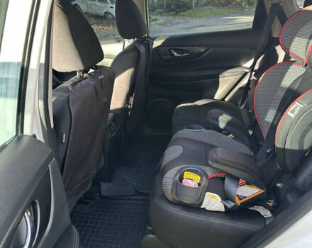 Белый Ниссан Rogue, объемом двигателя 2.49 л и пробегом 160 тыс. км за 14000 $, фото 3 на Automoto.ua