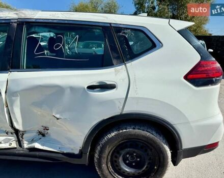 Белый Ниссан Rogue, объемом двигателя 2.49 л и пробегом 85 тыс. км за 7000 $, фото 12 на Automoto.ua