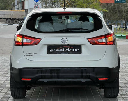 Белый Ниссан Rogue, объемом двигателя 2 л и пробегом 114 тыс. км за 14299 $, фото 4 на Automoto.ua