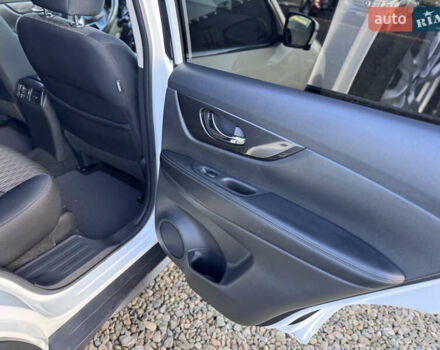 Белый Ниссан Rogue, объемом двигателя 2.5 л и пробегом 151 тыс. км за 14300 $, фото 44 на Automoto.ua