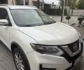 Ніссан Rogue 2017 у Вінниці на Automoto.ua Білий Ніссан Rogue, об'ємом двигуна 2.49 л та пробігом 161 тис. км за 14300 $, фото 1 на Automoto.ua