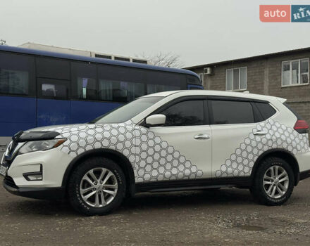 Белый Ниссан Rogue, объемом двигателя 2.49 л и пробегом 140 тыс. км за 11500 $, фото 2 на Automoto.ua