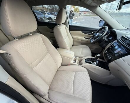 Белый Ниссан Rogue, объемом двигателя 2.5 л и пробегом 119 тыс. км за 12800 $, фото 7 на Automoto.ua