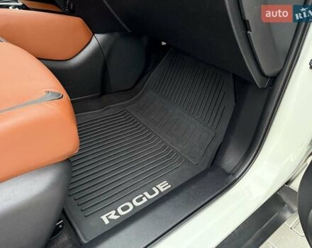Белый Ниссан Rogue, объемом двигателя 2.5 л и пробегом 189 тыс. км за 15499 $, фото 68 на Automoto.ua