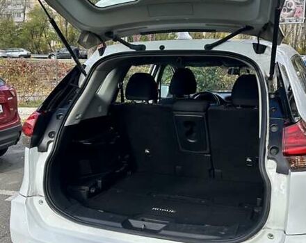 Ниссан Rogue 2017 в Киеве на Automoto.ua Белый Ниссан Rogue, объемом двигателя 2.49 л и пробегом 119 тыс. км за 13952 $, фото 13 на Automoto.ua