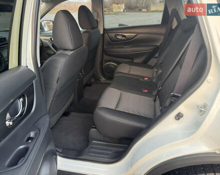 Белый Ниссан Rogue, объемом двигателя 2.49 л и пробегом 126 тыс. км за 15399 $, фото 5 на Automoto.ua