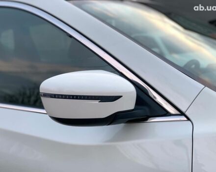 Белый Ниссан Rogue, объемом двигателя 2.5 л и пробегом 144 тыс. км за 14890 $, фото 5 на Automoto.ua