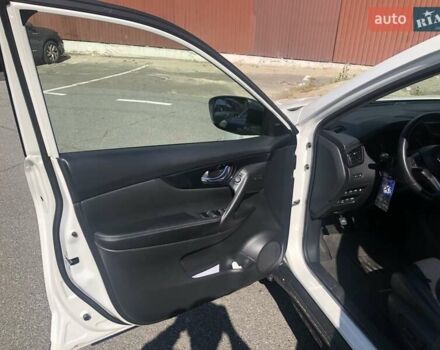 Білий Ніссан Rogue, об'ємом двигуна 2.49 л та пробігом 108 тис. км за 19100 $, фото 17 на Automoto.ua