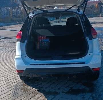 Білий Ніссан Rogue, об'ємом двигуна 2.49 л та пробігом 146 тис. км за 17300 $, фото 6 на Automoto.ua