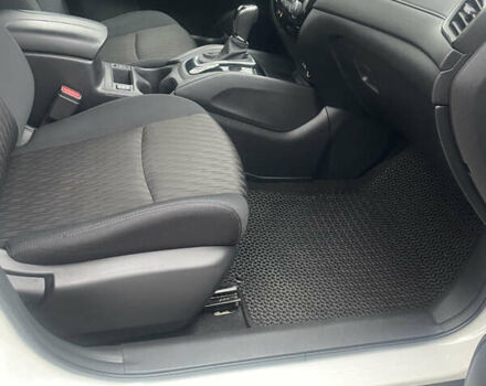 Белый Ниссан Rogue, объемом двигателя 2.49 л и пробегом 105 тыс. км за 16700 $, фото 19 на Automoto.ua