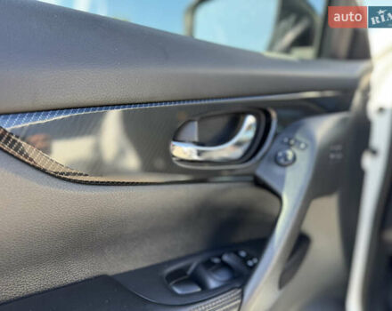 Білий Ніссан Rogue, об'ємом двигуна 2 л та пробігом 75 тис. км за 16700 $, фото 31 на Automoto.ua