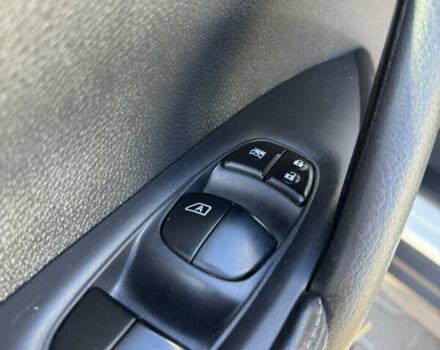 Білий Ніссан Rogue, об'ємом двигуна 2 л та пробігом 75 тис. км за 16700 $, фото 33 на Automoto.ua
