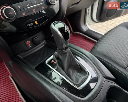 Белый Ниссан Rogue, объемом двигателя 2.5 л и пробегом 50 тыс. км за 16499 $, фото 42 на Automoto.ua