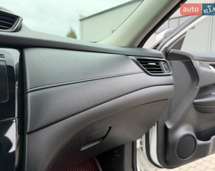 Белый Ниссан Rogue, объемом двигателя 2.5 л и пробегом 50 тыс. км за 16499 $, фото 43 на Automoto.ua