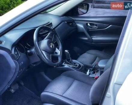 Белый Ниссан Rogue, объемом двигателя 2.49 л и пробегом 160 тыс. км за 15000 $, фото 1 на Automoto.ua