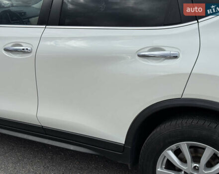 Белый Ниссан Rogue, объемом двигателя 2.49 л и пробегом 132 тыс. км за 16700 $, фото 5 на Automoto.ua