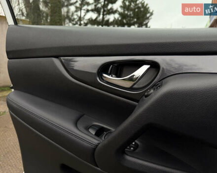 Белый Ниссан Rogue, объемом двигателя 2.5 л и пробегом 138 тыс. км за 13900 $, фото 29 на Automoto.ua