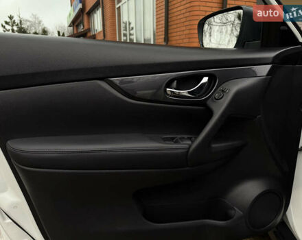 Белый Ниссан Rogue, объемом двигателя 2.5 л и пробегом 138 тыс. км за 13900 $, фото 28 на Automoto.ua