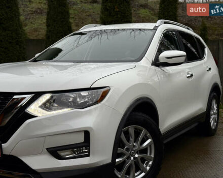 Белый Ниссан Rogue, объемом двигателя 2.5 л и пробегом 138 тыс. км за 13900 $, фото 5 на Automoto.ua