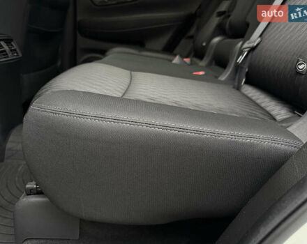 Белый Ниссан Rogue, объемом двигателя 2.5 л и пробегом 138 тыс. км за 13900 $, фото 39 на Automoto.ua