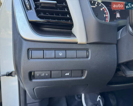 Белый Ниссан Rogue, объемом двигателя 2.49 л и пробегом 80 тыс. км за 25500 $, фото 19 на Automoto.ua