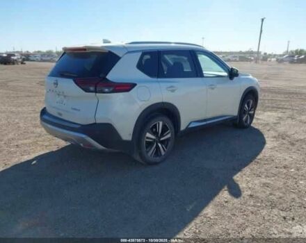 Белый Ниссан Rogue, объемом двигателя 1.5 л и пробегом 80 тыс. км за 16000 $, фото 3 на Automoto.ua