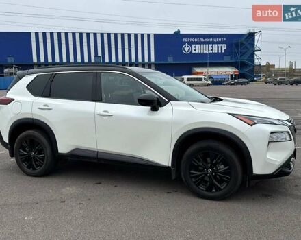 Белый Ниссан Rogue, объемом двигателя 1.5 л и пробегом 71 тыс. км за 25000 $, фото 2 на Automoto.ua