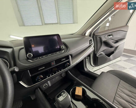 Белый Ниссан Rogue, объемом двигателя 1.5 л и пробегом 39 тыс. км за 21999 $, фото 34 на Automoto.ua