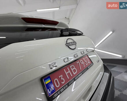 Белый Ниссан Rogue, объемом двигателя 1.5 л и пробегом 39 тыс. км за 21999 $, фото 102 на Automoto.ua