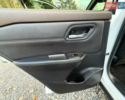 Белый Ниссан Rogue, объемом двигателя 1.5 л и пробегом 39 тыс. км за 21999 $, фото 55 на Automoto.ua